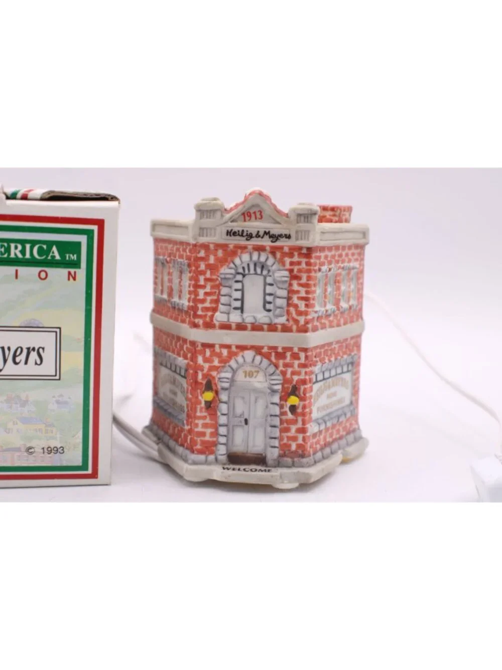 Lighted Light Home Town America Heilig & Meyers 1993 Home Furnishings Building